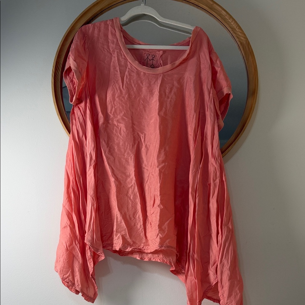 Relaxed Scoop-Neck‎ Tunic in Coral